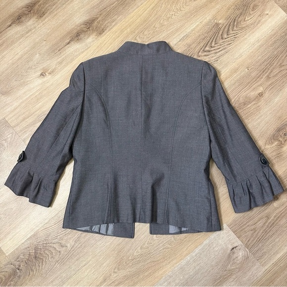 Tahari Grey Bell Sleeve Feminine Jacket size 8 - Picture 2 of 6